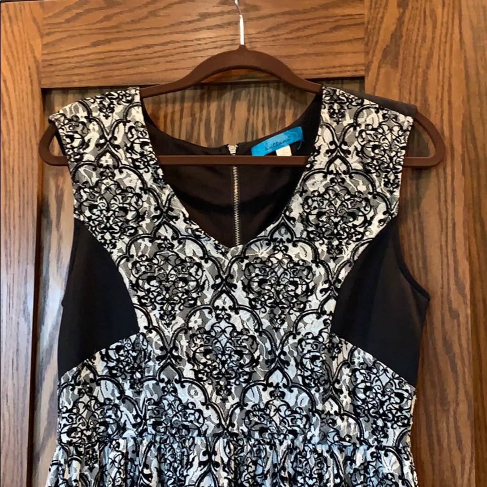 Black & white lace dress - Picture 2 of 5
